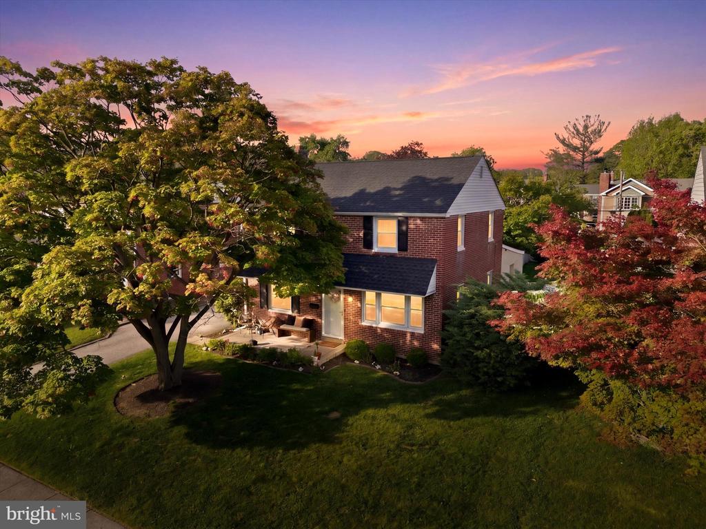 2621 ASHWOOD DRIVE