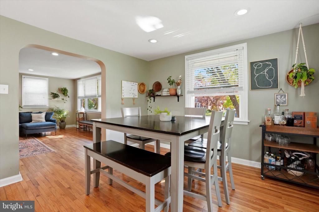 2621 ASHWOOD DRIVE