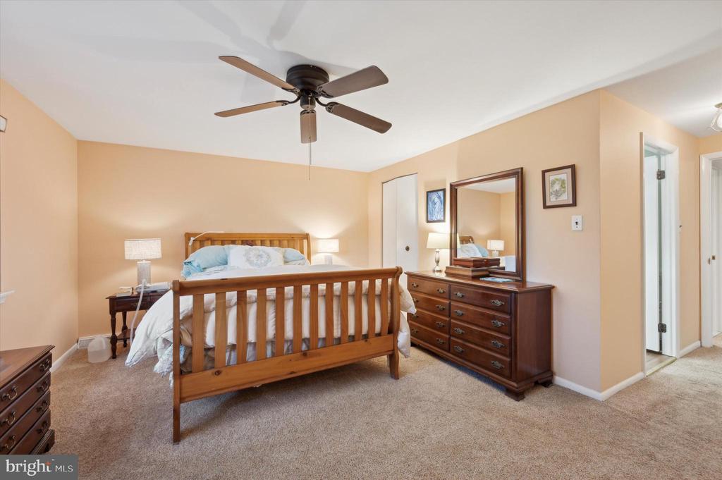 921 PUTNAM BOULEVARD Unit: 113