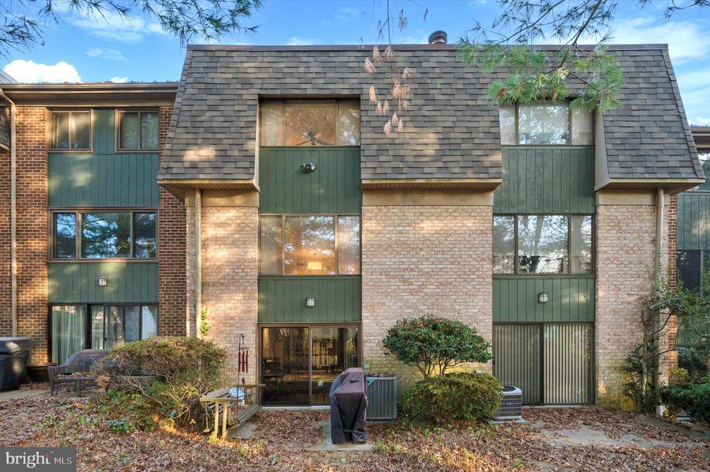 921 PUTNAM BOULEVARD Unit: 113