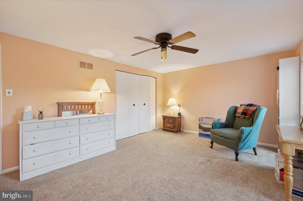 921 PUTNAM BOULEVARD Unit: 113