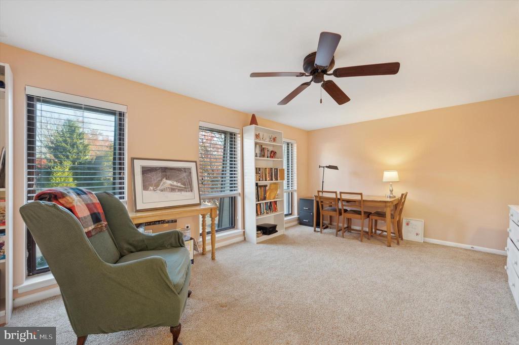 921 PUTNAM BOULEVARD Unit: 113