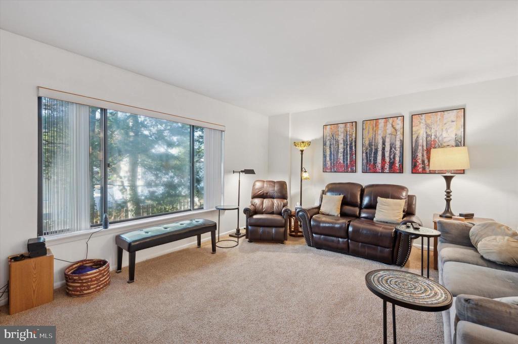 921 PUTNAM BOULEVARD Unit: 113