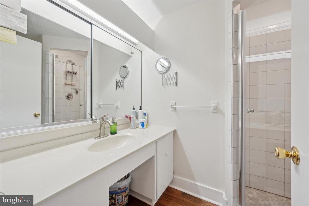 921 PUTNAM BOULEVARD Unit: 113