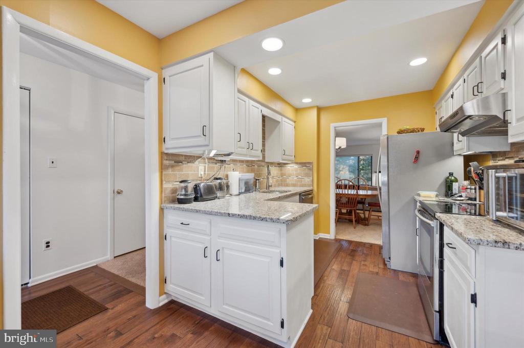 921 PUTNAM BOULEVARD Unit: 113
