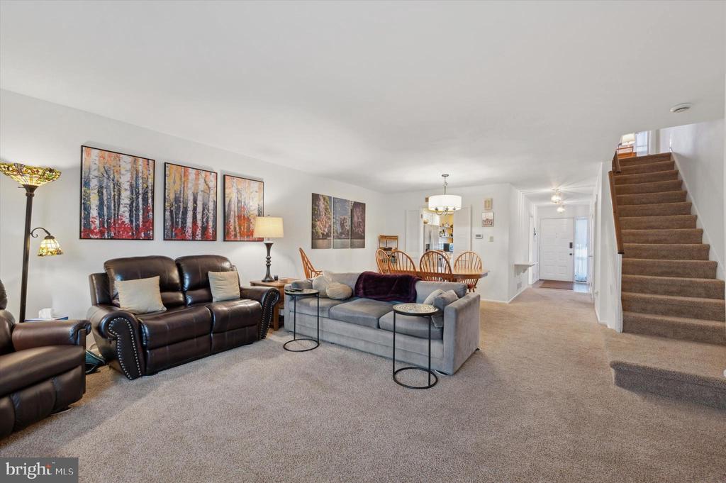 921 PUTNAM BOULEVARD Unit: 113