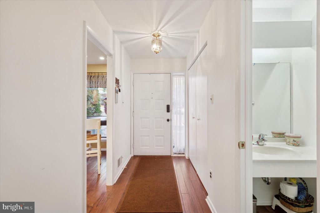 921 PUTNAM BOULEVARD Unit: 113