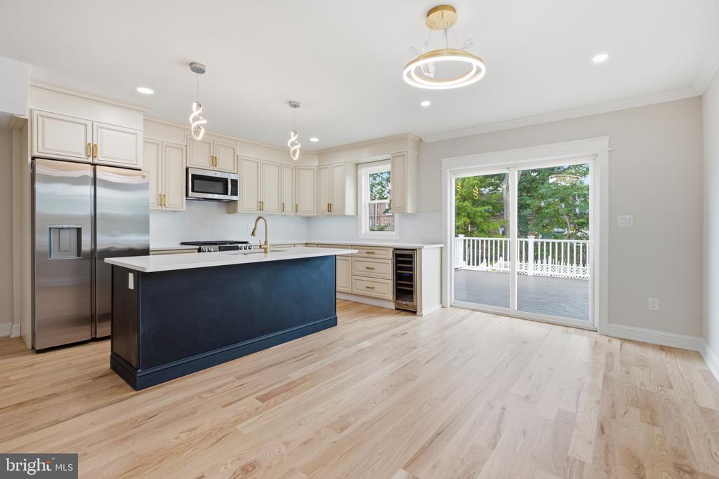 228 N LINDEN AVENUE