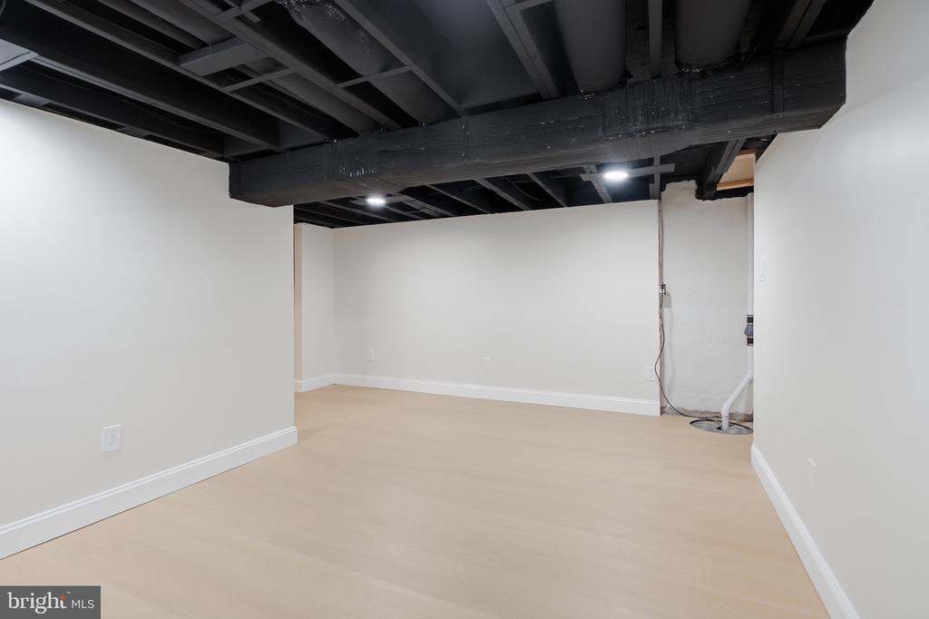 228 N LINDEN AVENUE