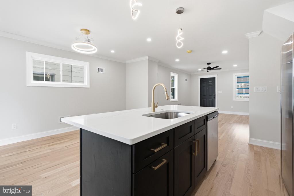 228 N LINDEN AVENUE