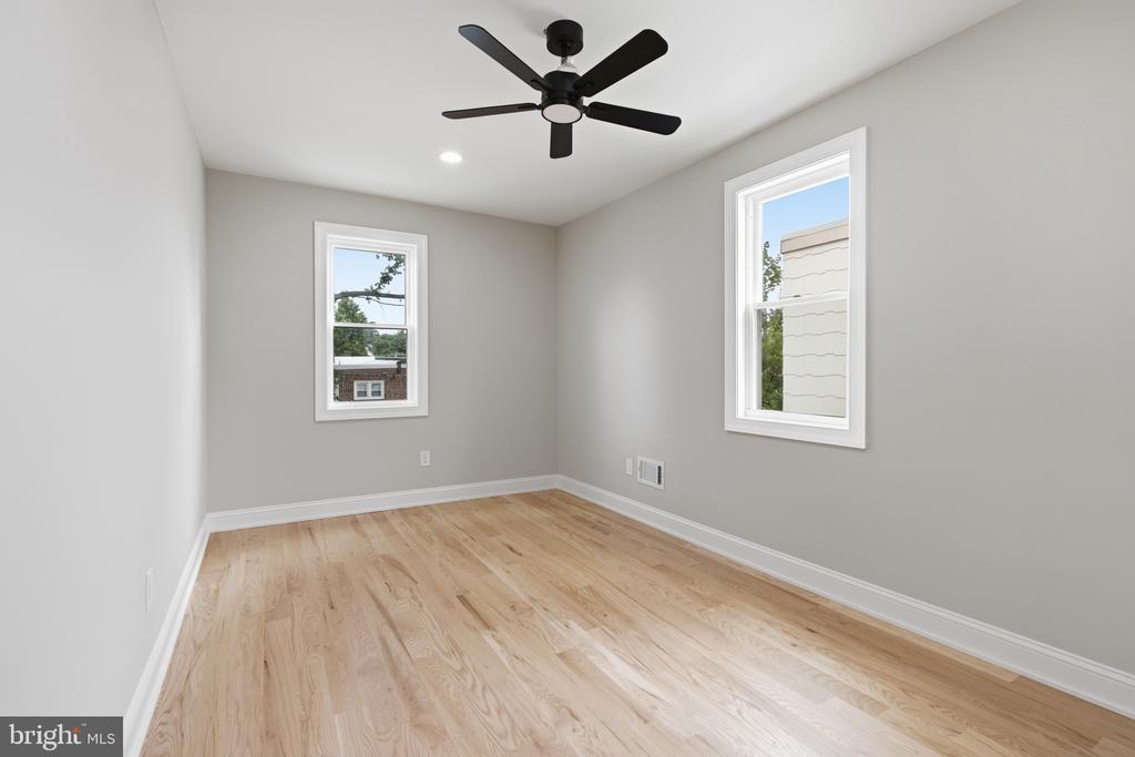 228 N LINDEN AVENUE