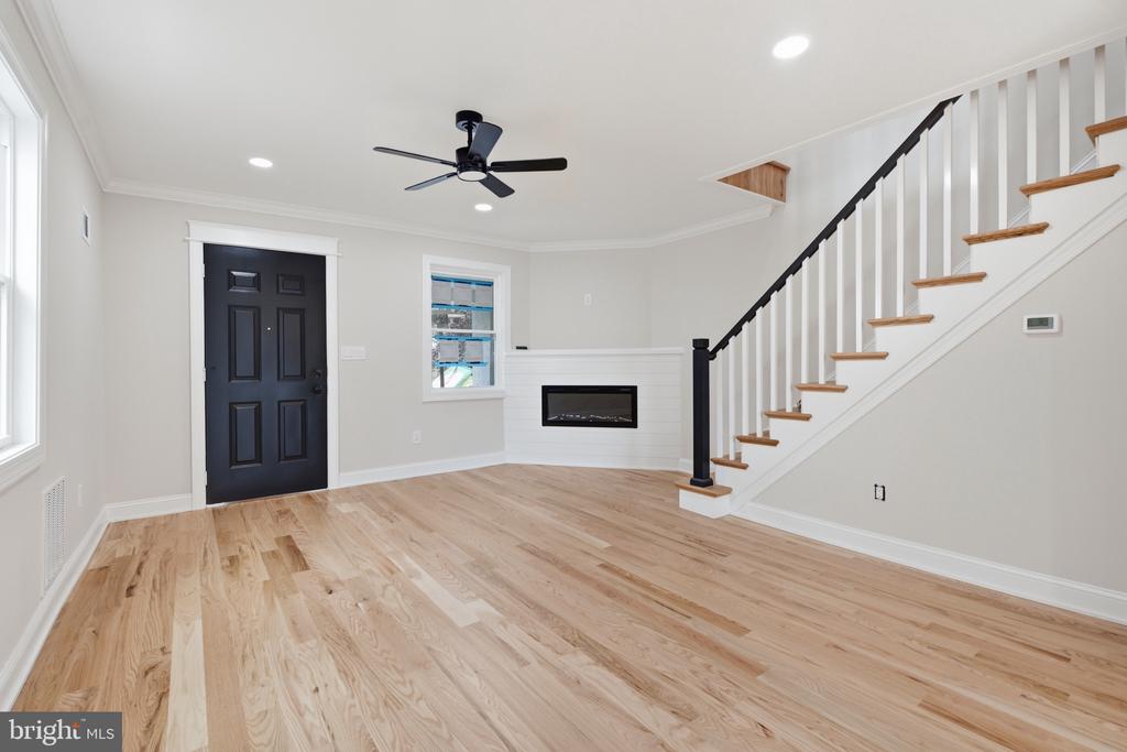 228 N LINDEN AVENUE