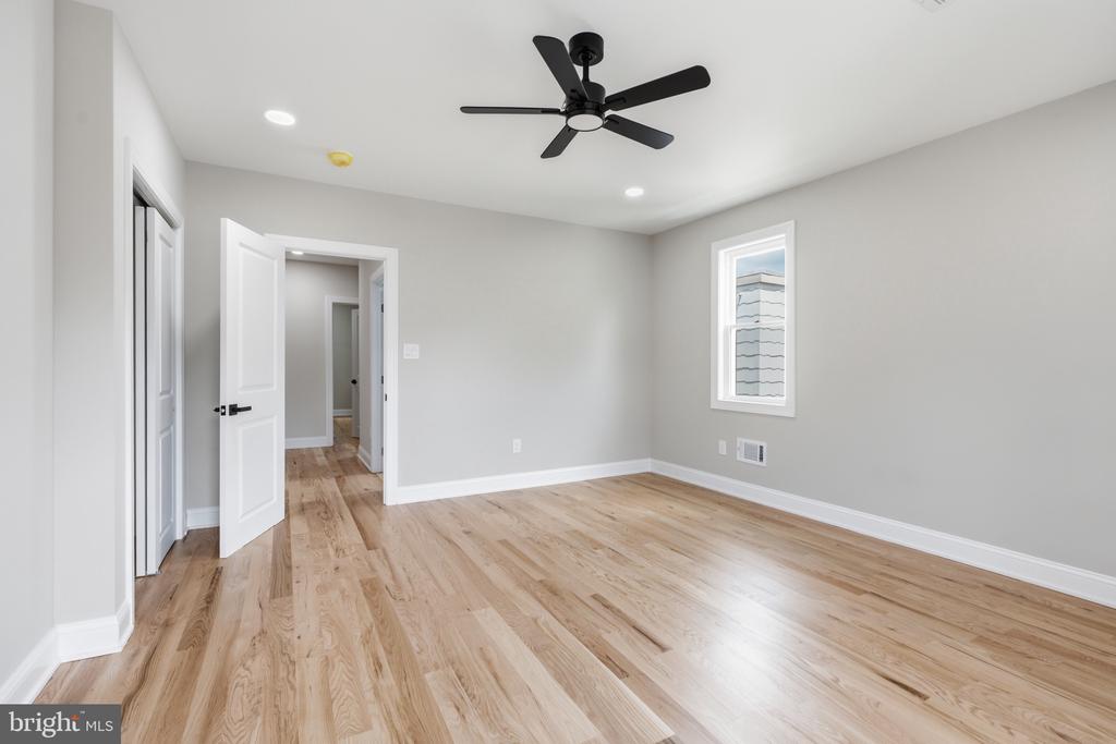 228 N LINDEN AVENUE