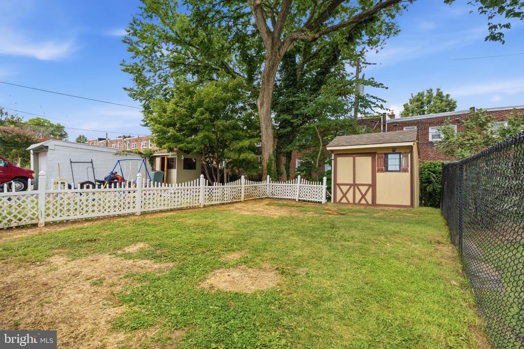 228 N LINDEN AVENUE