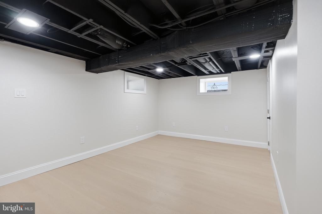 228 N LINDEN AVENUE
