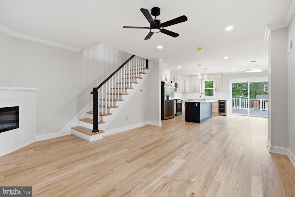228 N LINDEN AVENUE