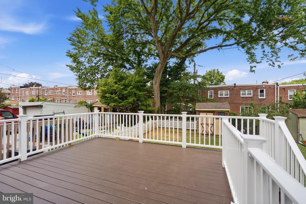 228 N LINDEN AVENUE