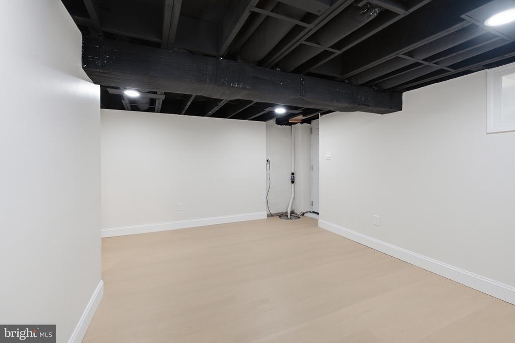 228 N LINDEN AVENUE