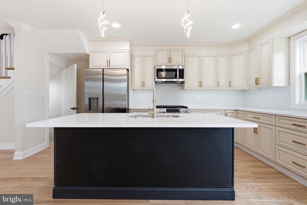 228 N LINDEN AVENUE