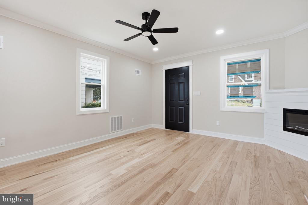 228 N LINDEN AVENUE