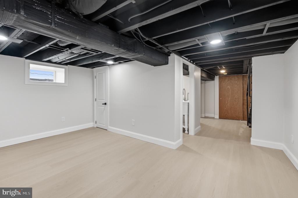 228 N LINDEN AVENUE