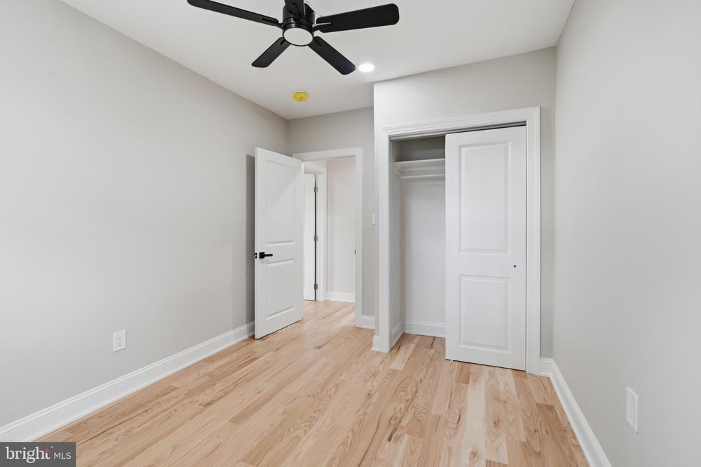 228 N LINDEN AVENUE