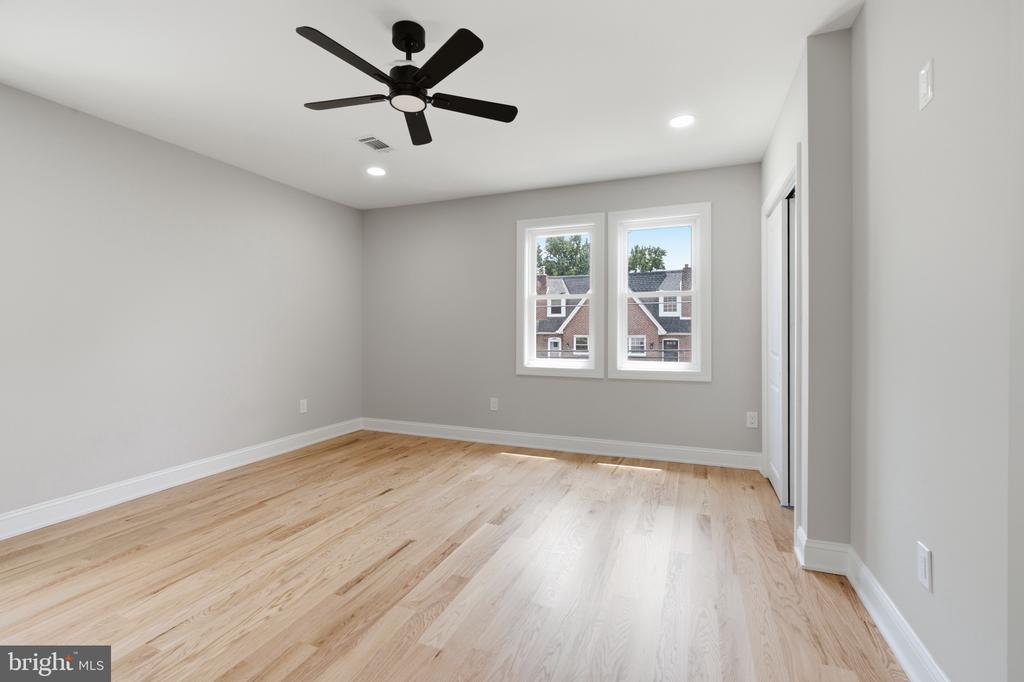 228 N LINDEN AVENUE