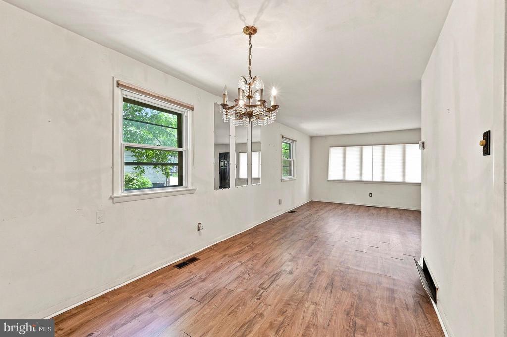 306 N CENTRAL AVENUE