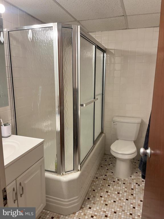 1030 E LANCASTER Unit: 1001