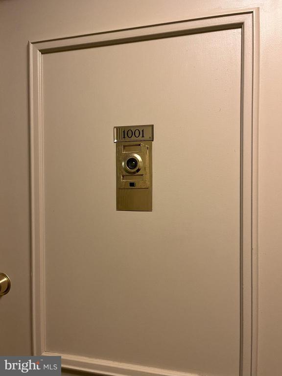 1030 E LANCASTER Unit: 1001