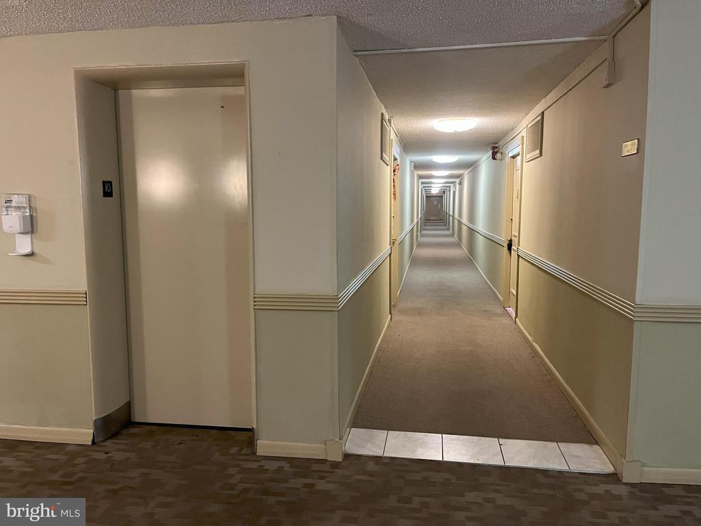 1030 E LANCASTER Unit: 1001