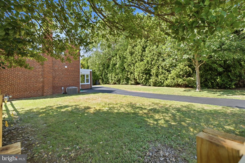 401 TWIN OAKS DRIVE