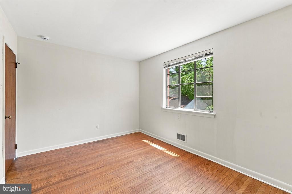 4022 W CHESTER PIKE