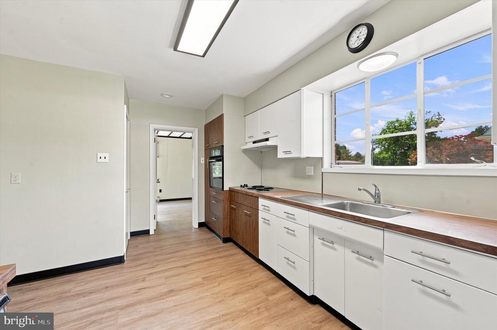 4022 W CHESTER PIKE