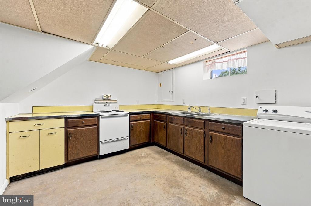 4022 W CHESTER PIKE