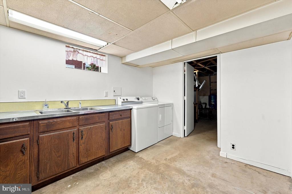 4022 W CHESTER PIKE