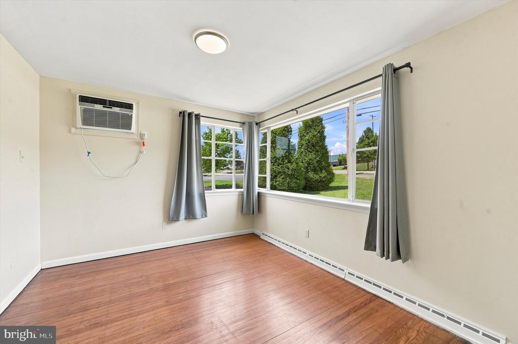 4022 W CHESTER PIKE