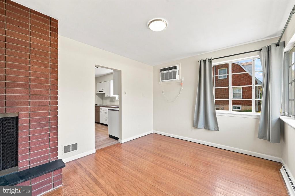 4022 W CHESTER PIKE