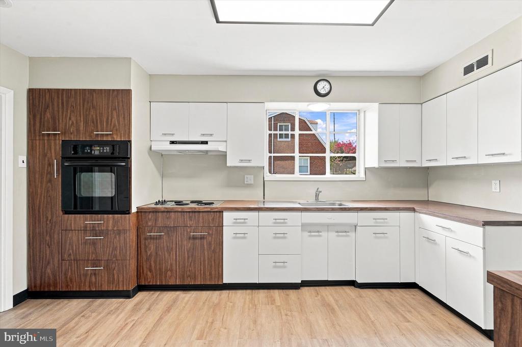 4022 W CHESTER PIKE