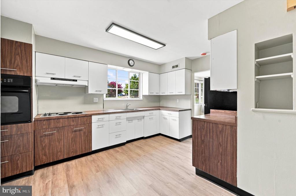 4022 W CHESTER PIKE