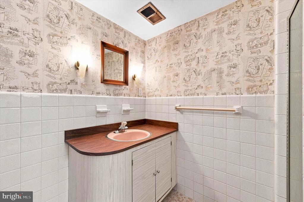 4022 W CHESTER PIKE
