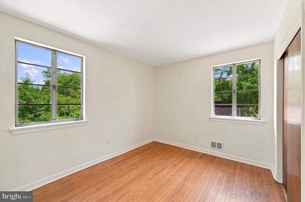 4022 W CHESTER PIKE