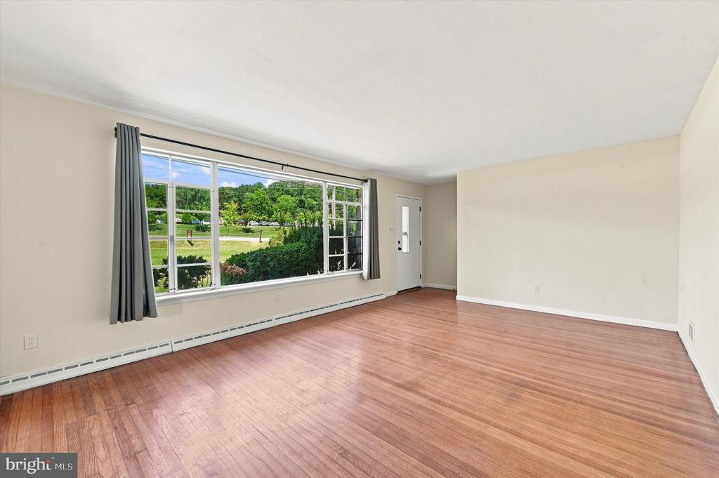 4022 W CHESTER PIKE