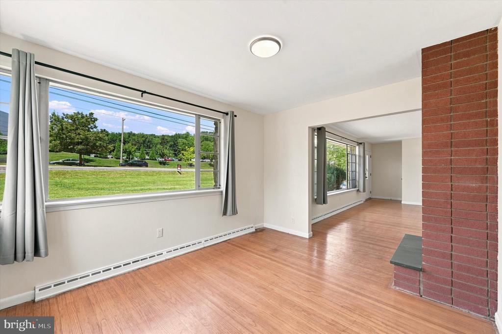 4022 W CHESTER PIKE