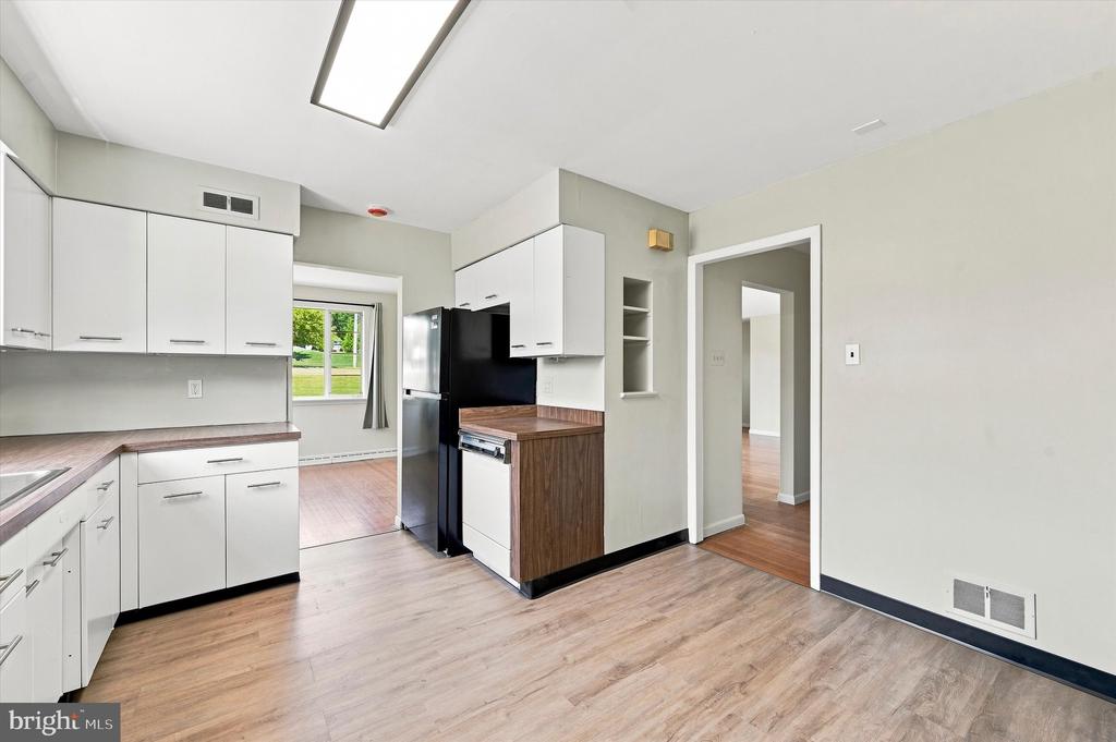 4022 W CHESTER PIKE