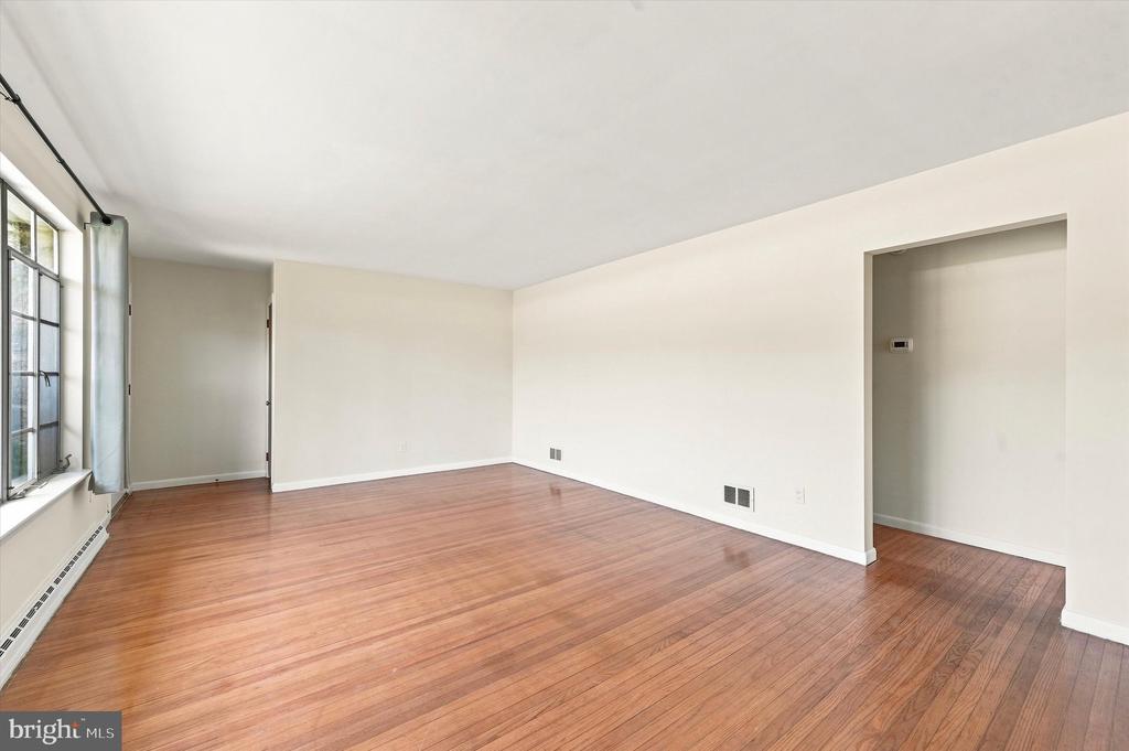 4022 W CHESTER PIKE