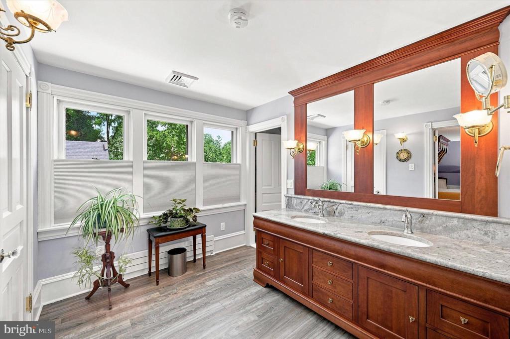 59 W GREENWOOD AVENUE