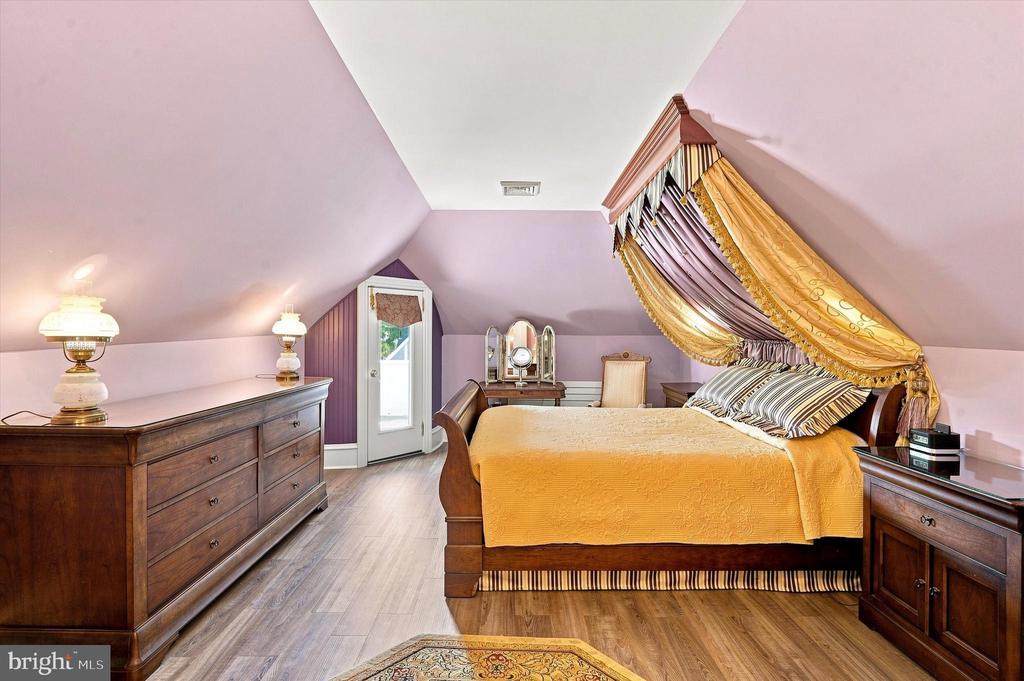 59 W GREENWOOD AVENUE