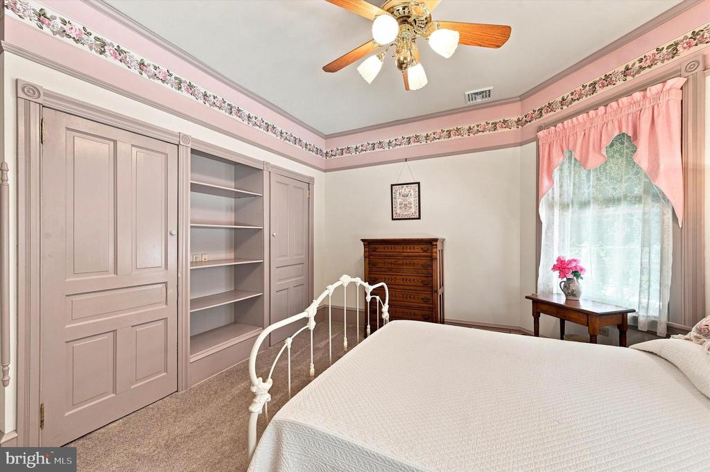 59 W GREENWOOD AVENUE