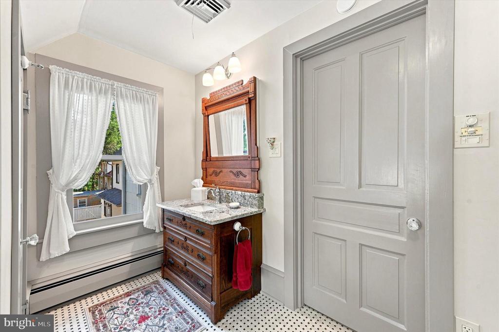 59 W GREENWOOD AVENUE